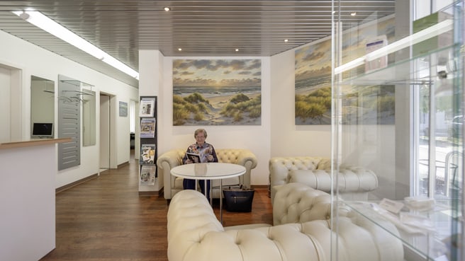 Zahnarztpraxis Lächeln und Beissen | Zahnarzt Herisau image