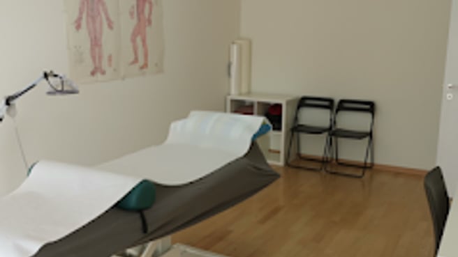 Immagine NUWA TCM Praxis Oberwil/BL für Akupunktur Käutertherapie Massage Schröpfen