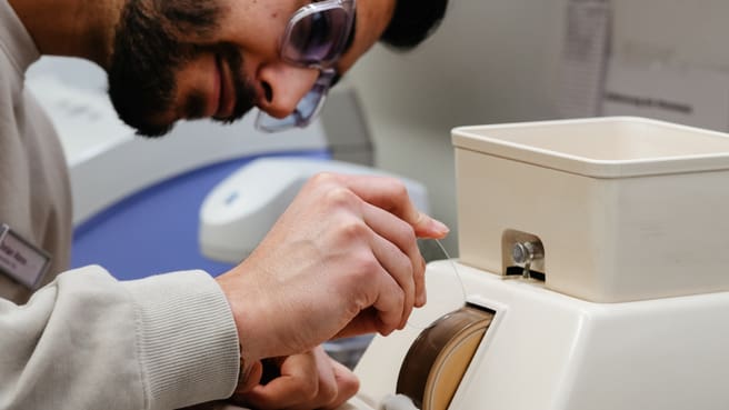 CHALON Optik • Optometrie • Brillen • Kontaktlinsen image