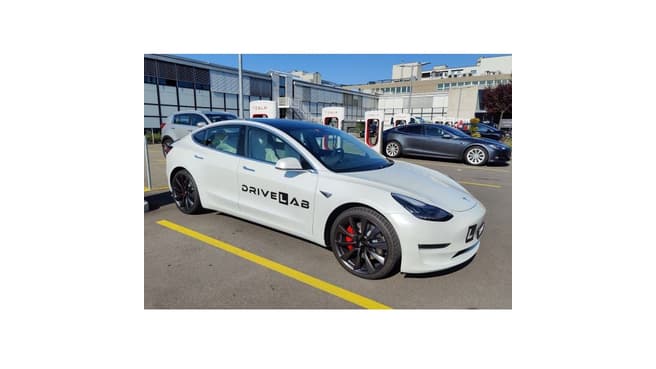DriveLab - Fahrschule mit dem Tesla in Zug image